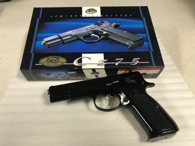 豊富な在庫KSC Cz75 2nd バージョン　ガスブローバック　ガンホルダー付属　美品！！ ガスガン