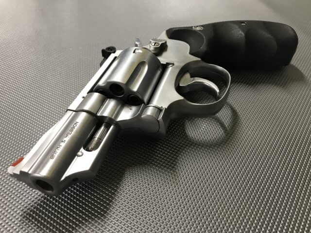 リボルバーのコクサイ」 その純正スピードローダーのこだわり （初期型S&W M66と共に） ｜くれいも屋