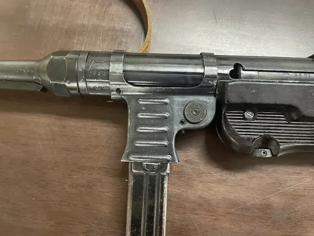 無可動実銃MP40 マガジンハウジング