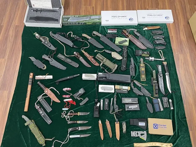 【出張買取】神奈川県川崎市のナイフ大量買取｜ランボーナイフ（ギル・ヒブン、ポールフォース）ほか、サバイバルナイフ、アックス多数