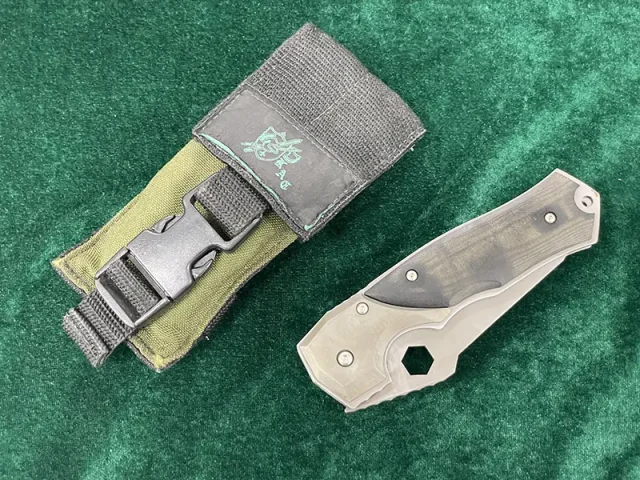 KNIGHT’S ARMAMENT CO. SK-02 フォールディング状態とシース