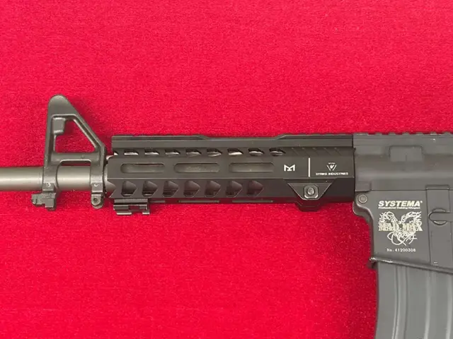 ストライク　インダストリーズ　ハンドガード