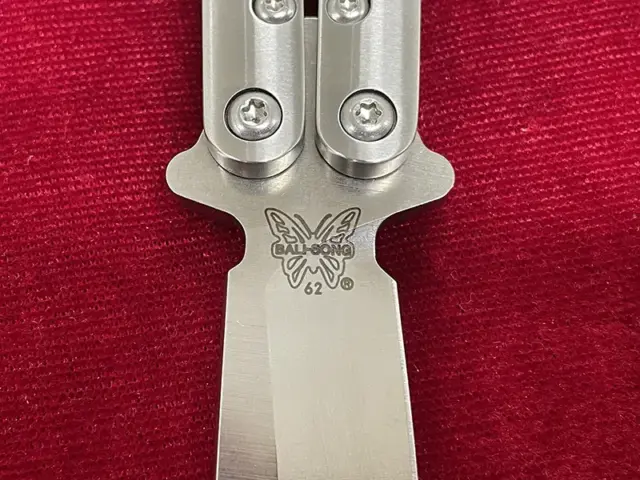 ベンチメイド 62 Bali-song メーカーエンブレム