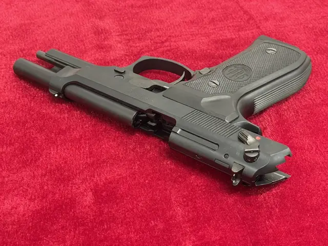 ベレッタM92FS ダイハード ガンブラックver.　ホールドオープン