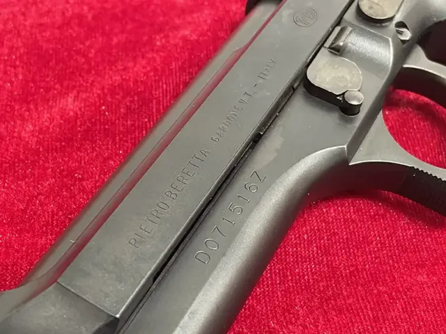 ベレッタM92FS ダイハード ガンブラックver.　スライドアップ