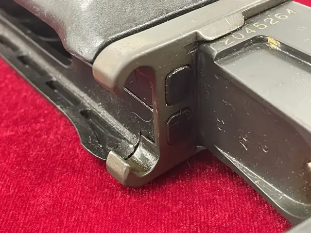無可動実銃 IMI ガリルARM　ハンドガード栓抜き部