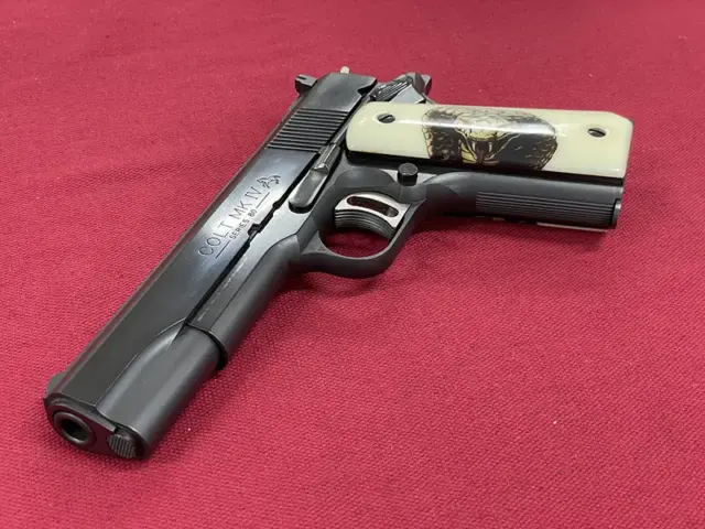 マリオン・コブレッティ モデル　トップ