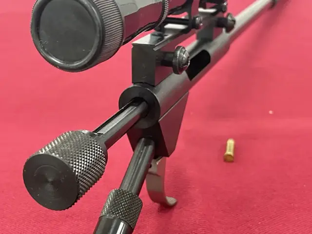 アドベン　ジャッカルの日ライフル ボルトオープン