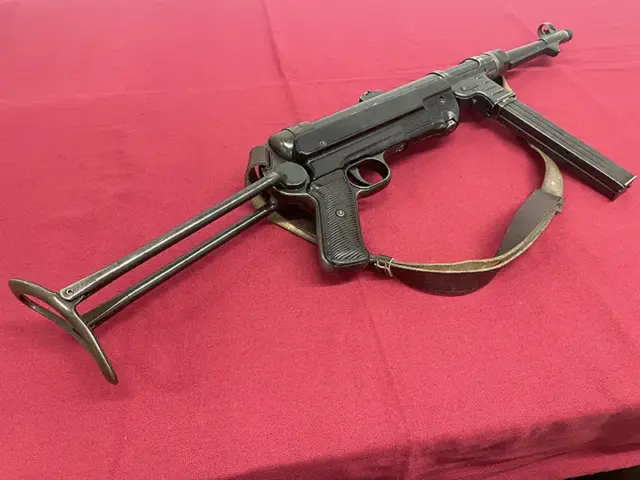 無可動実銃MP40 右面