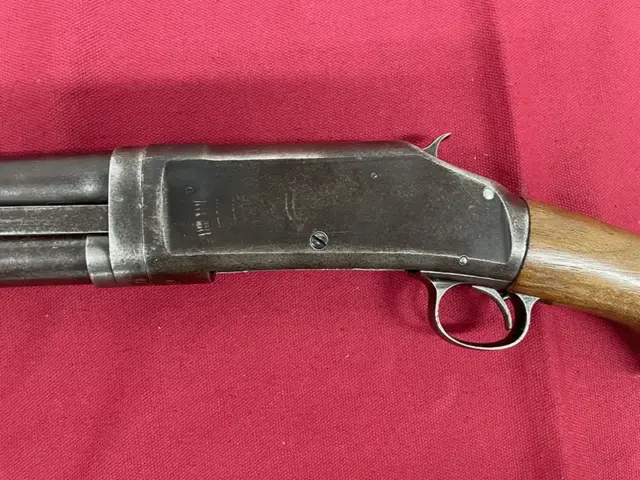 無可動実銃ウィンチェスターM1897 機関部側面