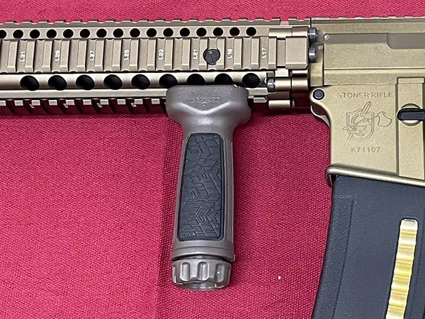 マルイCQB-Rフルカスタム ダニエルディフェンス製フォアグリップ