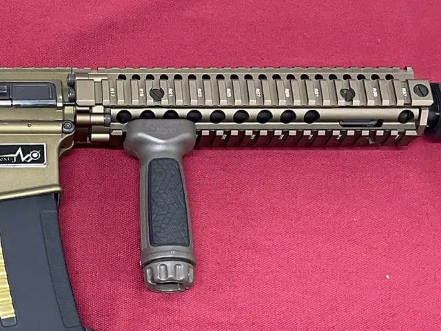 マルイCQB-Rフルカスタム ダニエルディフェンス製ハンドガード&フォアグリップ