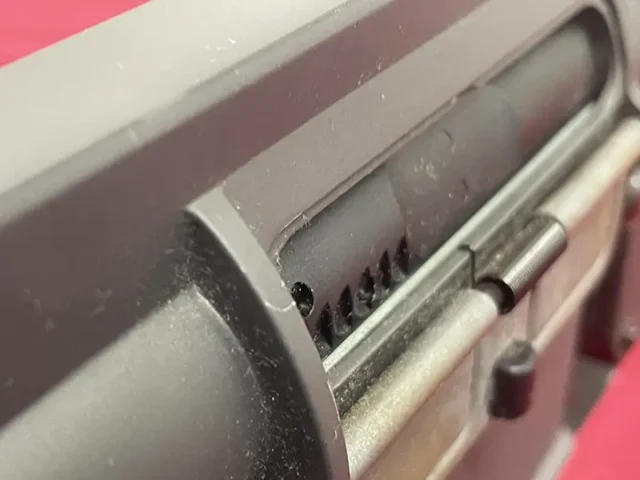 TOPJAPAN M16EBB+M203 排莢口1