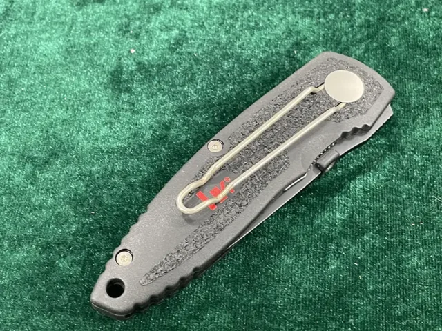 H&K フォールディングナイフ 折り畳み状態とクリップ