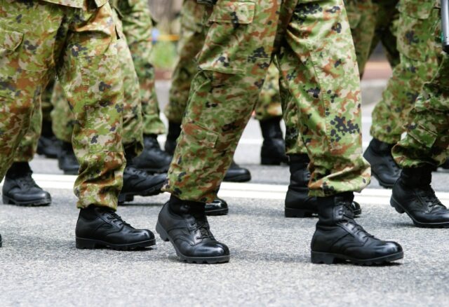 ブーツを履いた足