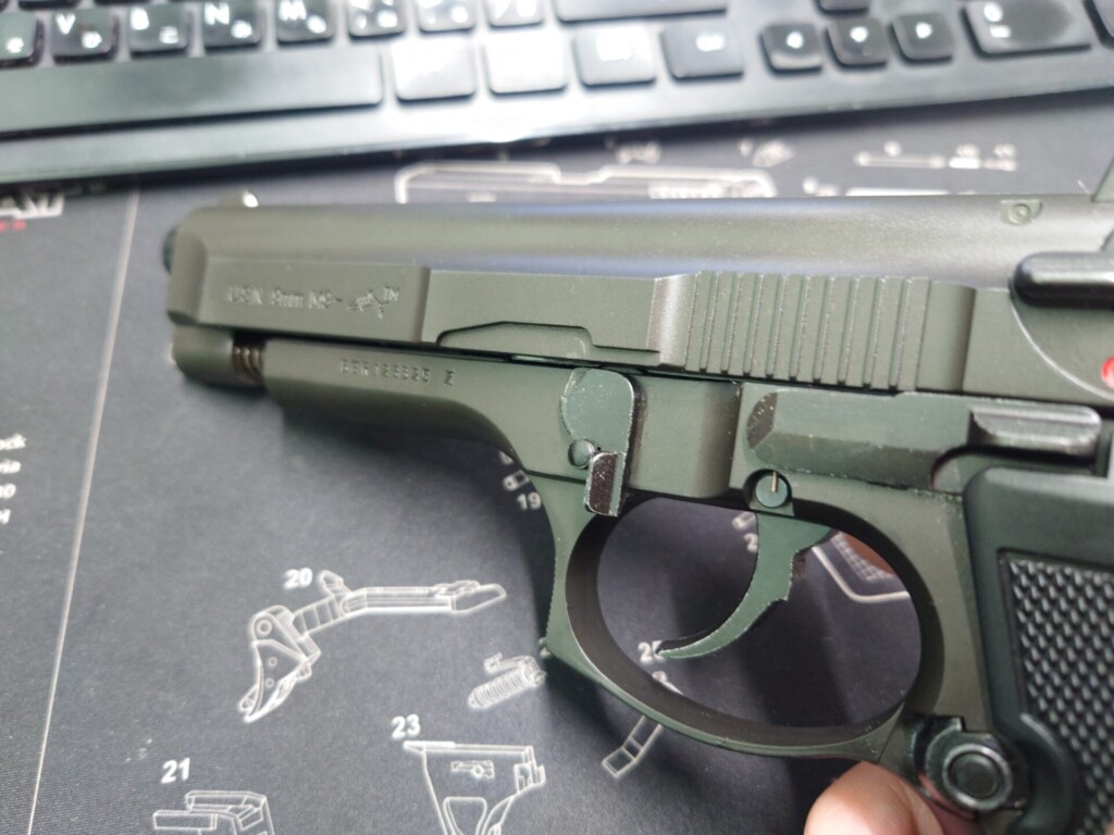 M9 ドルフィン ディスアッセンブリーラッチ 開放状態