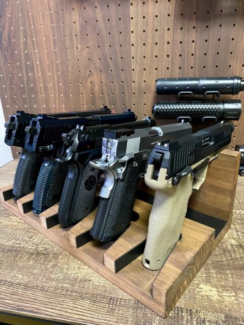 ハンドガンスタンド