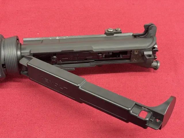 電動ガンEVOLT M4A1 アッパーレシーバーカバー 取り外し