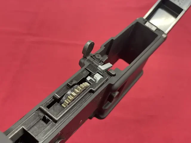 電動ガンEVOLT M4A1 ロアレシーバー接合部