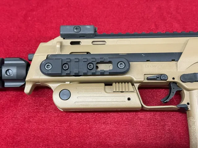 VFC UMAREX H&K MP7A1 RAL8000 フォアグリップ収納