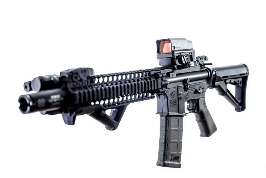 アングルドフォアグリップを装備したライフル