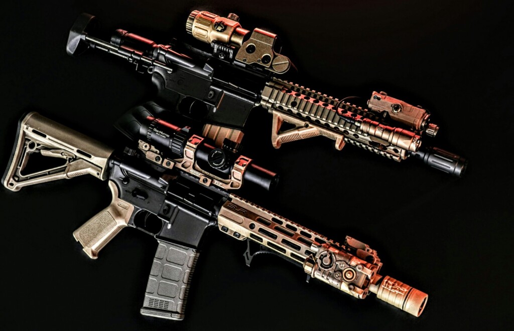 異なるフォアグリップを装備したライフル